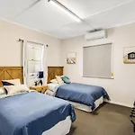 Cute & Cheerful! Close To Cbd & Gorgeous Parkland!