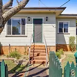 Cute & Cheerful! Close To Cbd & Gorgeous Parkland!