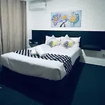 Jacaranda Place Motor Inn