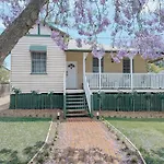 Jacaranda Cottage - Family & Pet Friendly