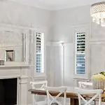 Nell\'S Place