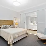 Nell\'S Place