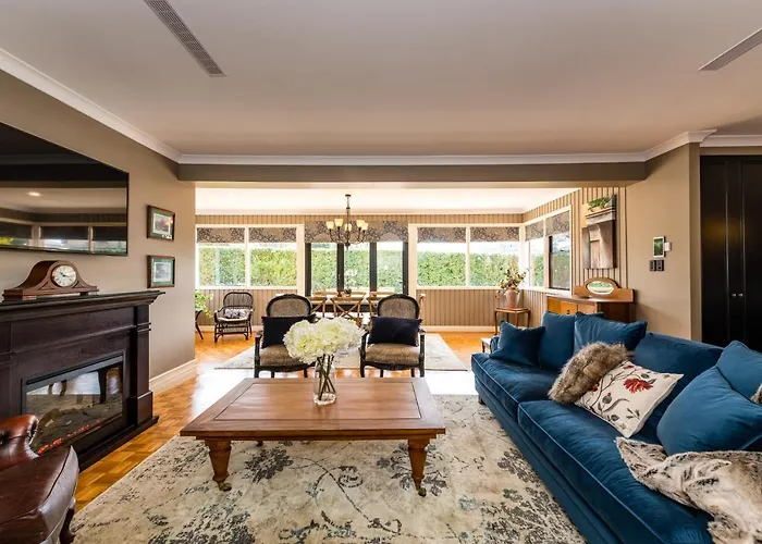 Hedge House - Luxury, Space, Style, Great Location