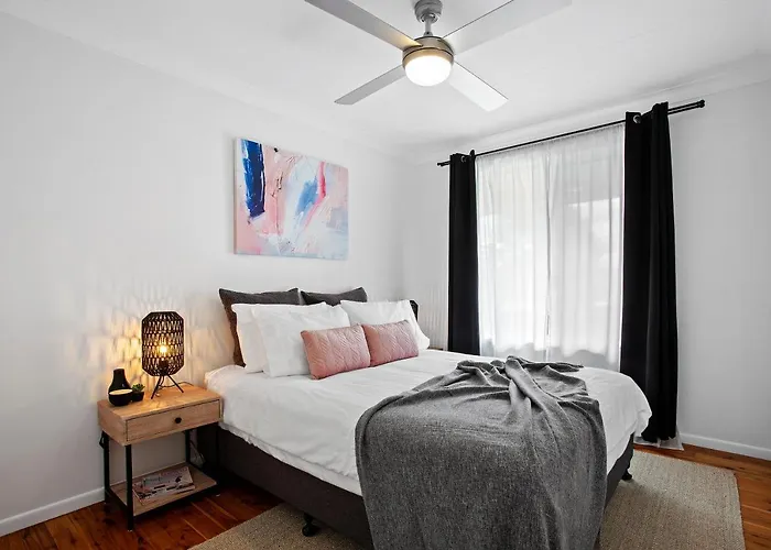 The Neo Stylish Central Apartment With Aircon Courtyard And Netflix