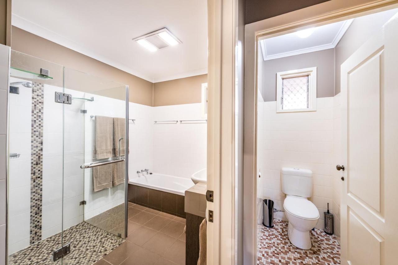 Hedge House - Luxury, Space, Style, Great Location * Toowoomba