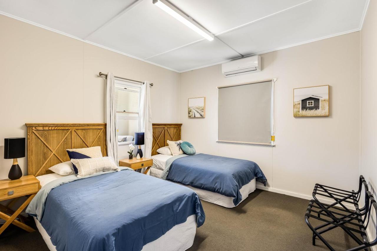 Cute & Cheerful! Close To Cbd & Gorgeous Parkland!