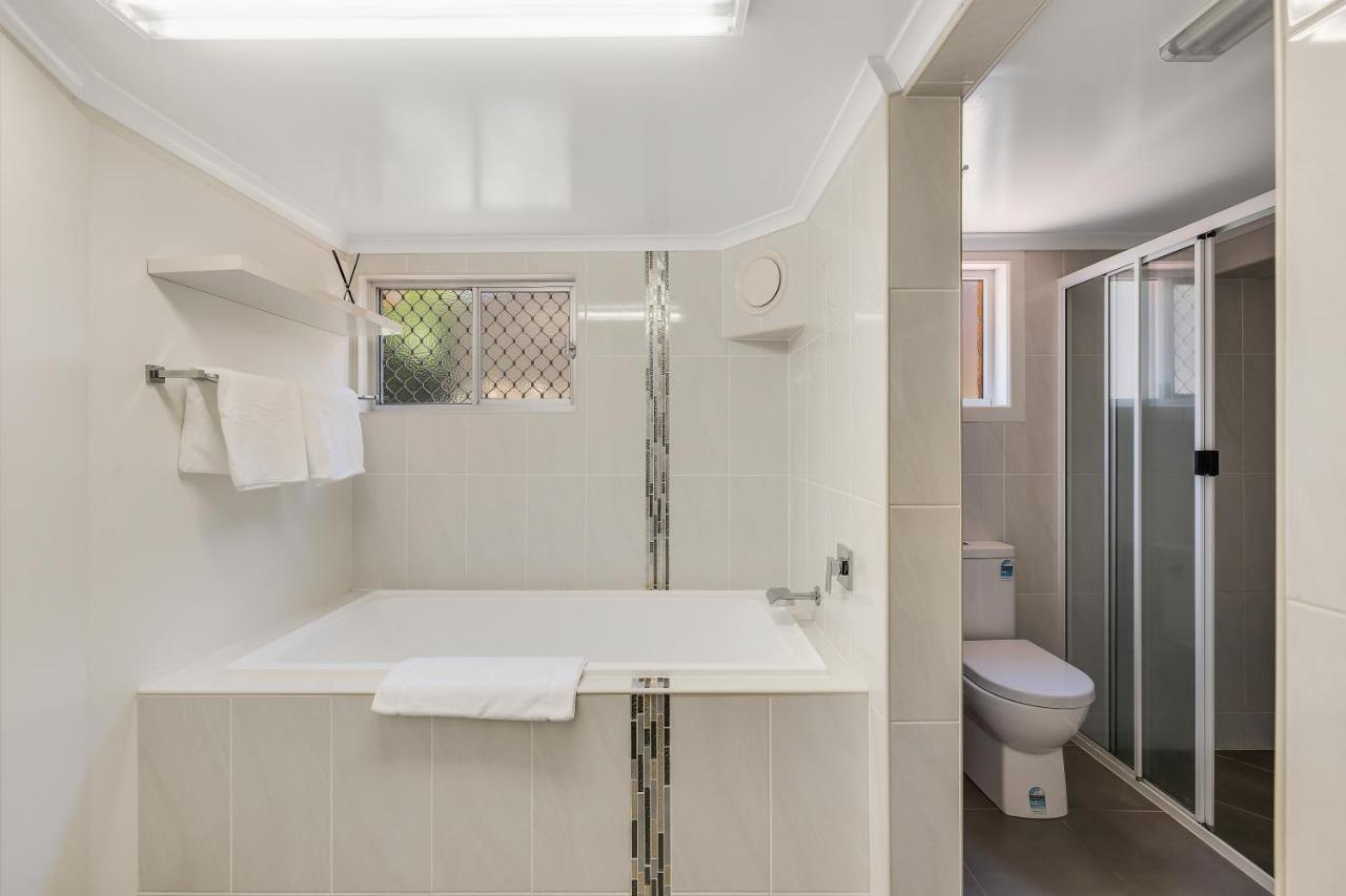 Perfect Cdb & Parkland Fringe! Apartment