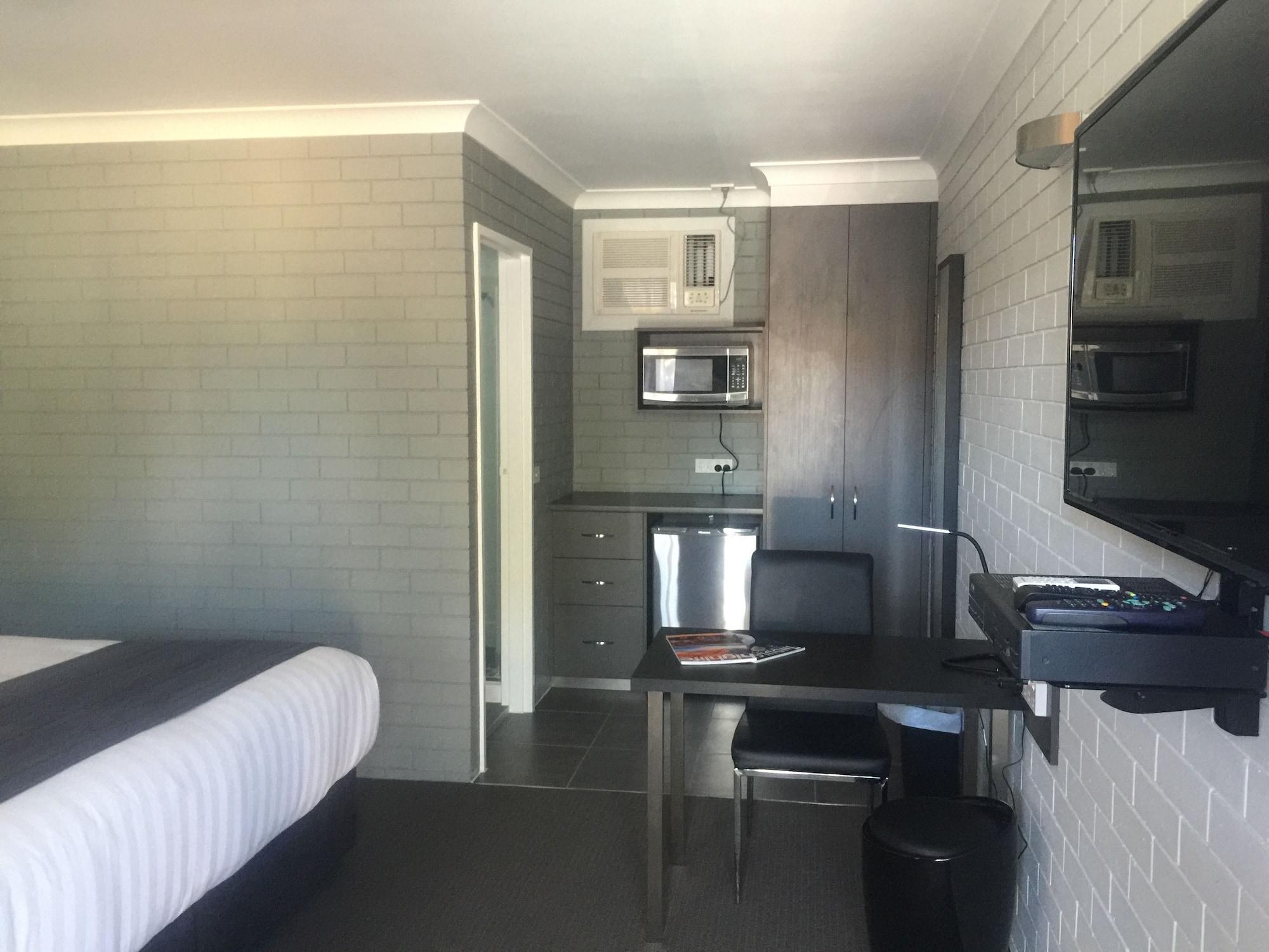 Blue Violet Motor Motel