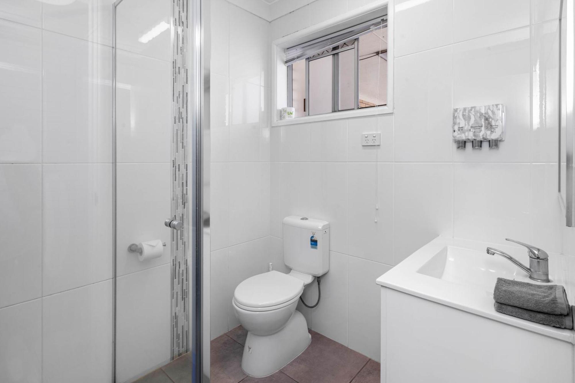 Leichhardt Motor 3*