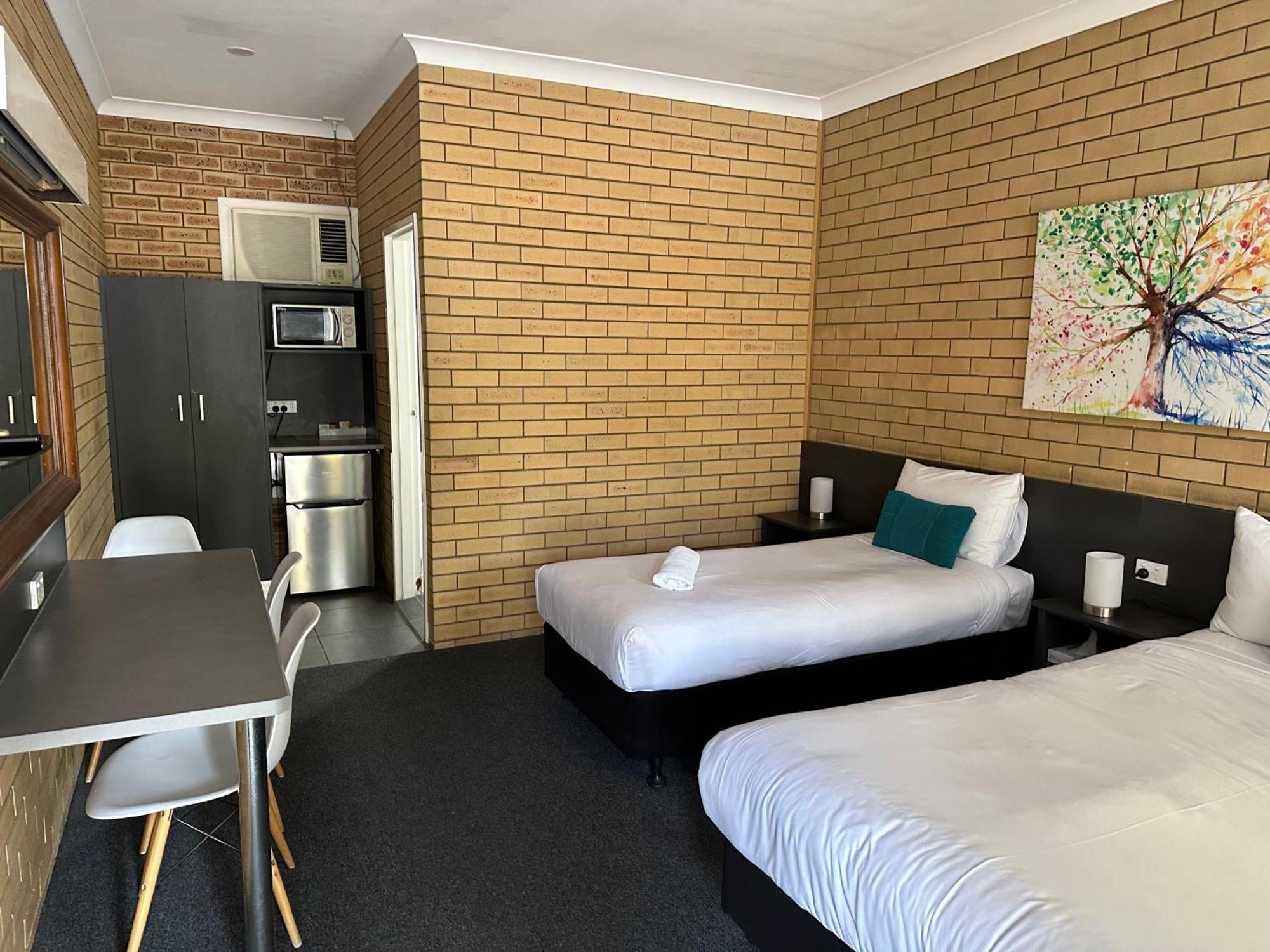 Blue Violet Motor 3* Toowoomba
