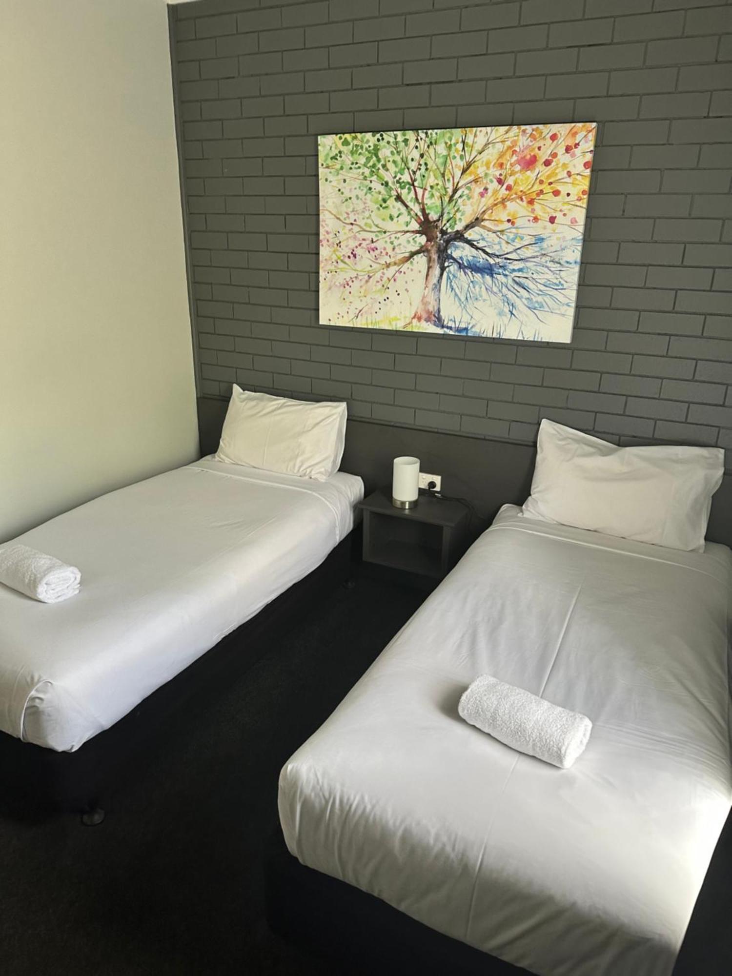 Blue Violet Motor Motel 3*
