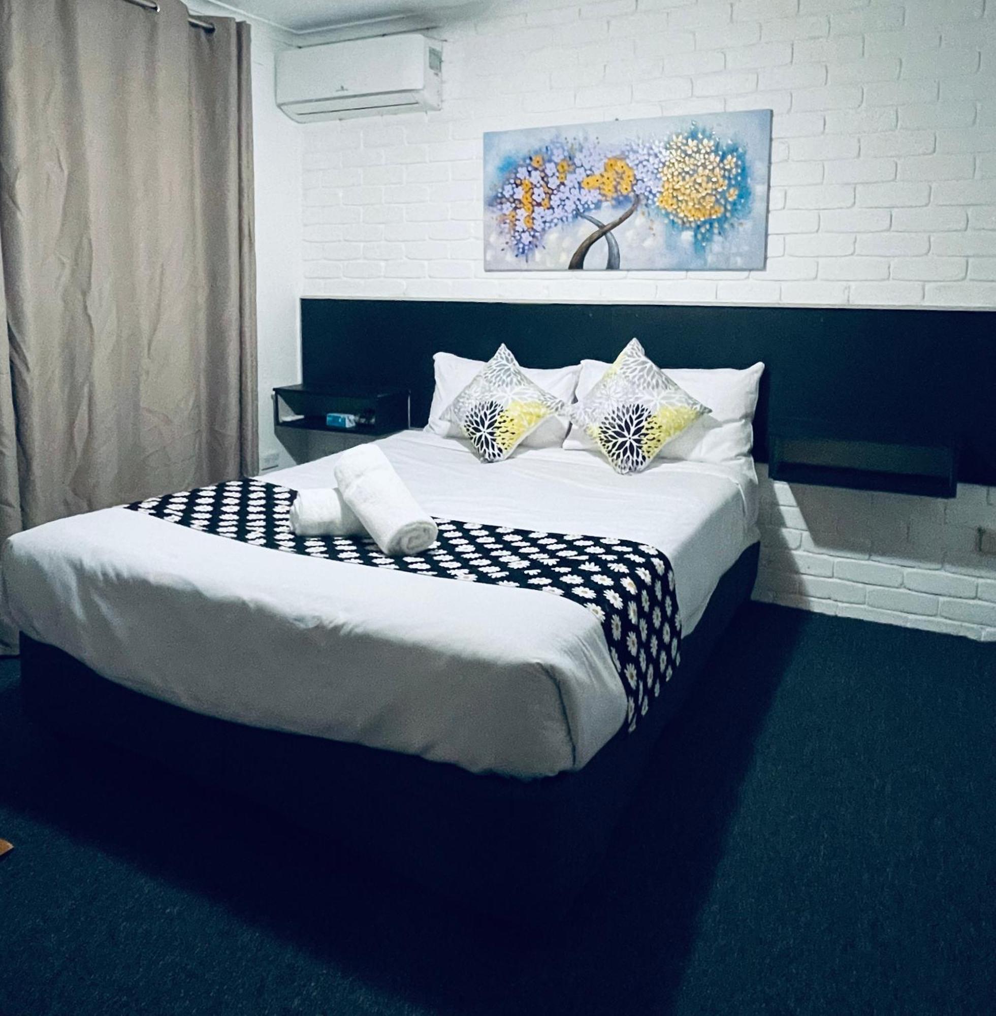 Jacaranda Place Motor Motel