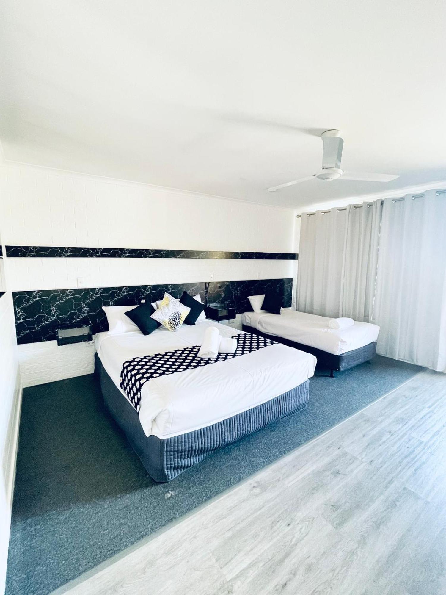 Jacaranda Place Motor Motel