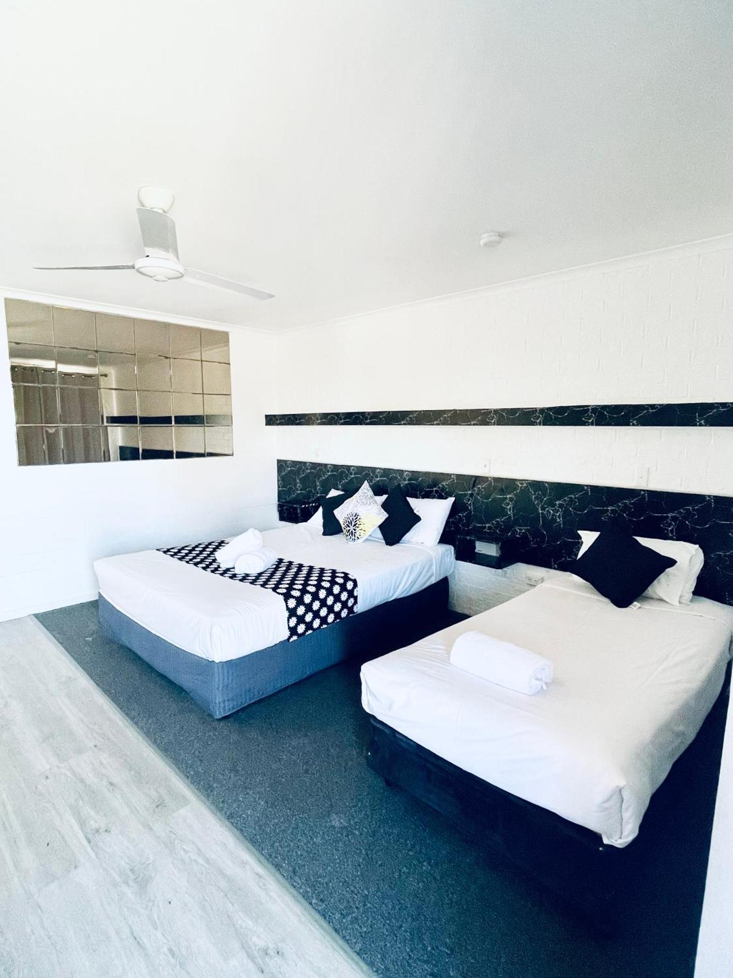Jacaranda Place Motor