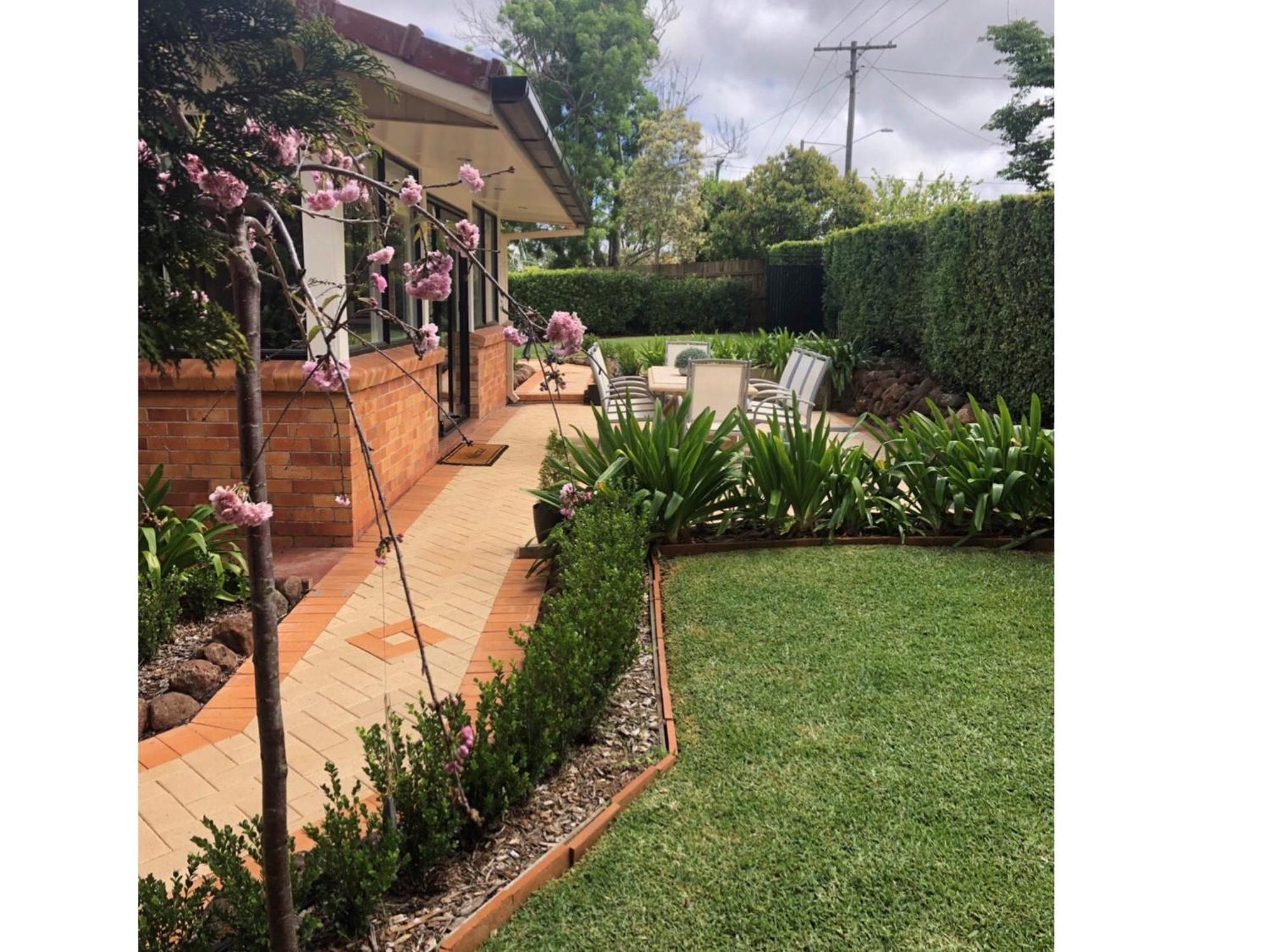 Hedge House - Luxury, Space, Style, Great Location