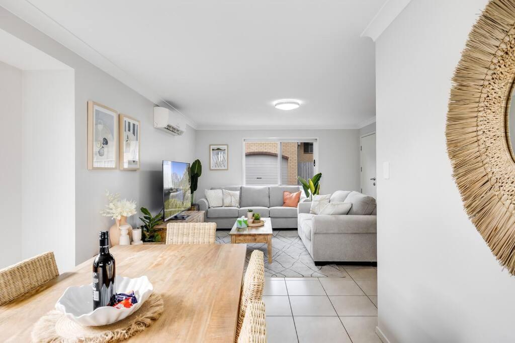 Stones Throw To Grammar, Queens Park & Cdb! Apartment *