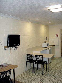Raceview Motor Motel 3*