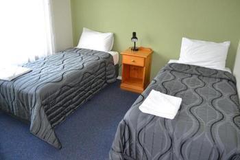 Motel Asters On Motor 3*