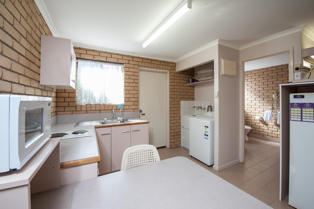Jacaranda Place Motor
