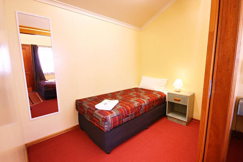 Downs Motel