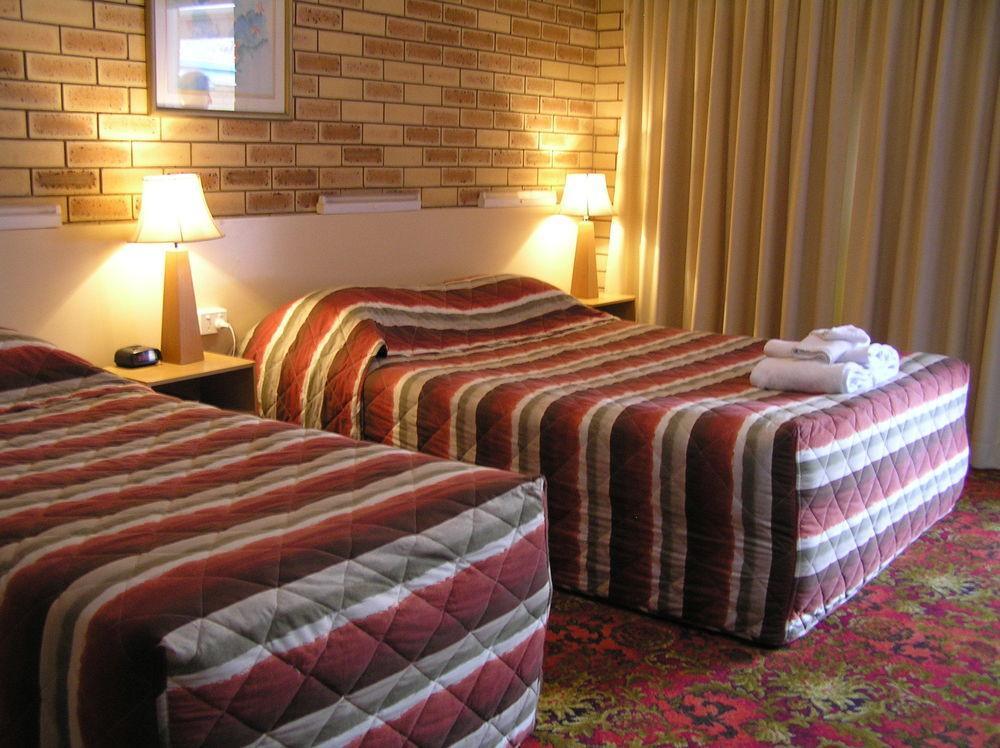 Blue Violet Motor Motel 3*