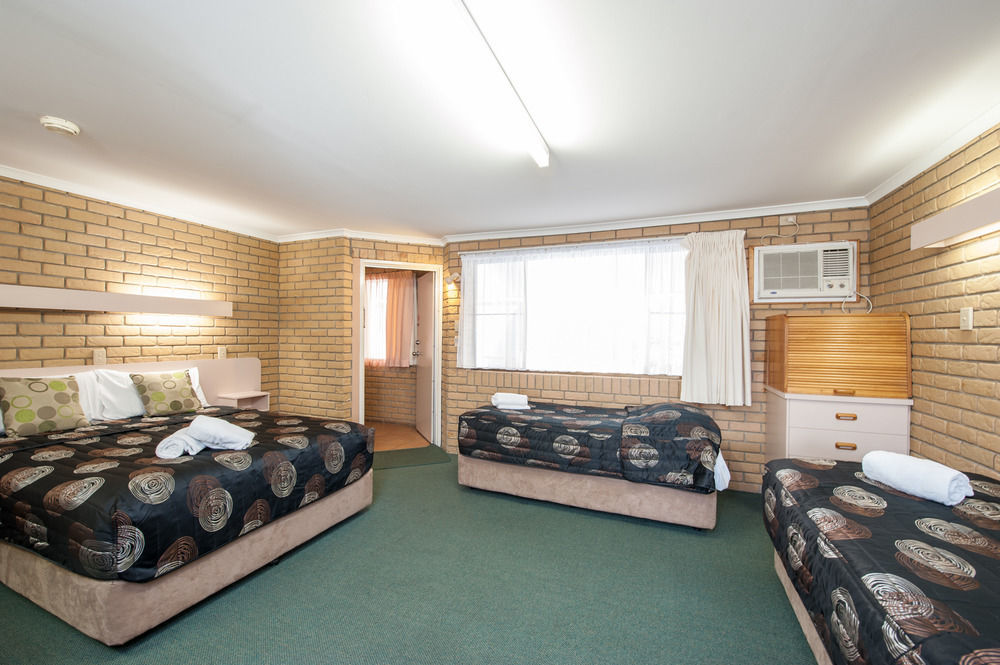 Jacaranda Place Motor Motel