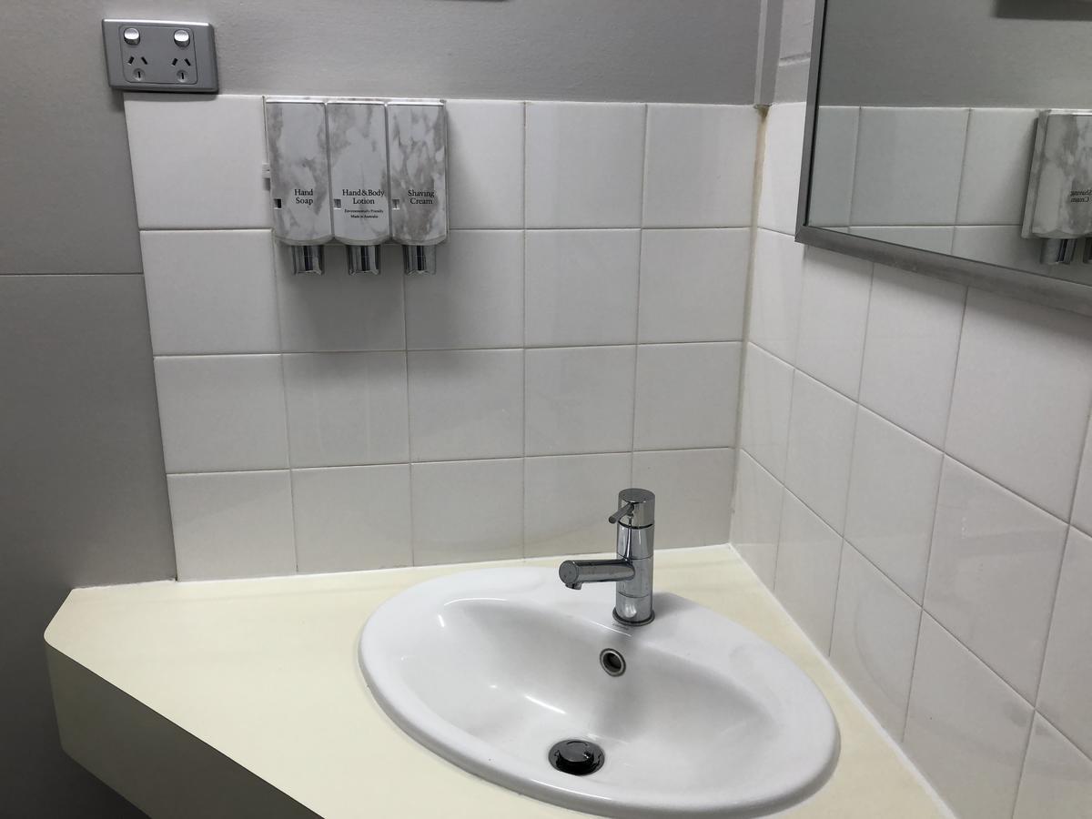 Leichhardt Motor 3*