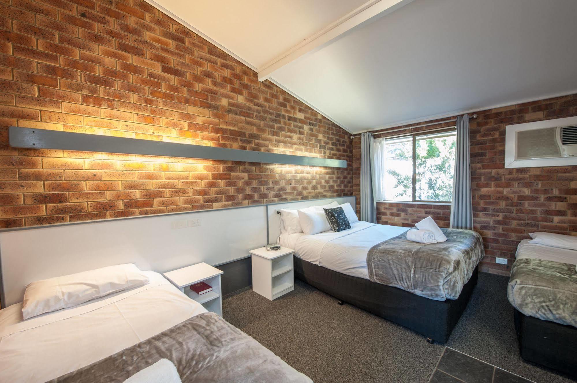 Allan Cunningham Motel 3*