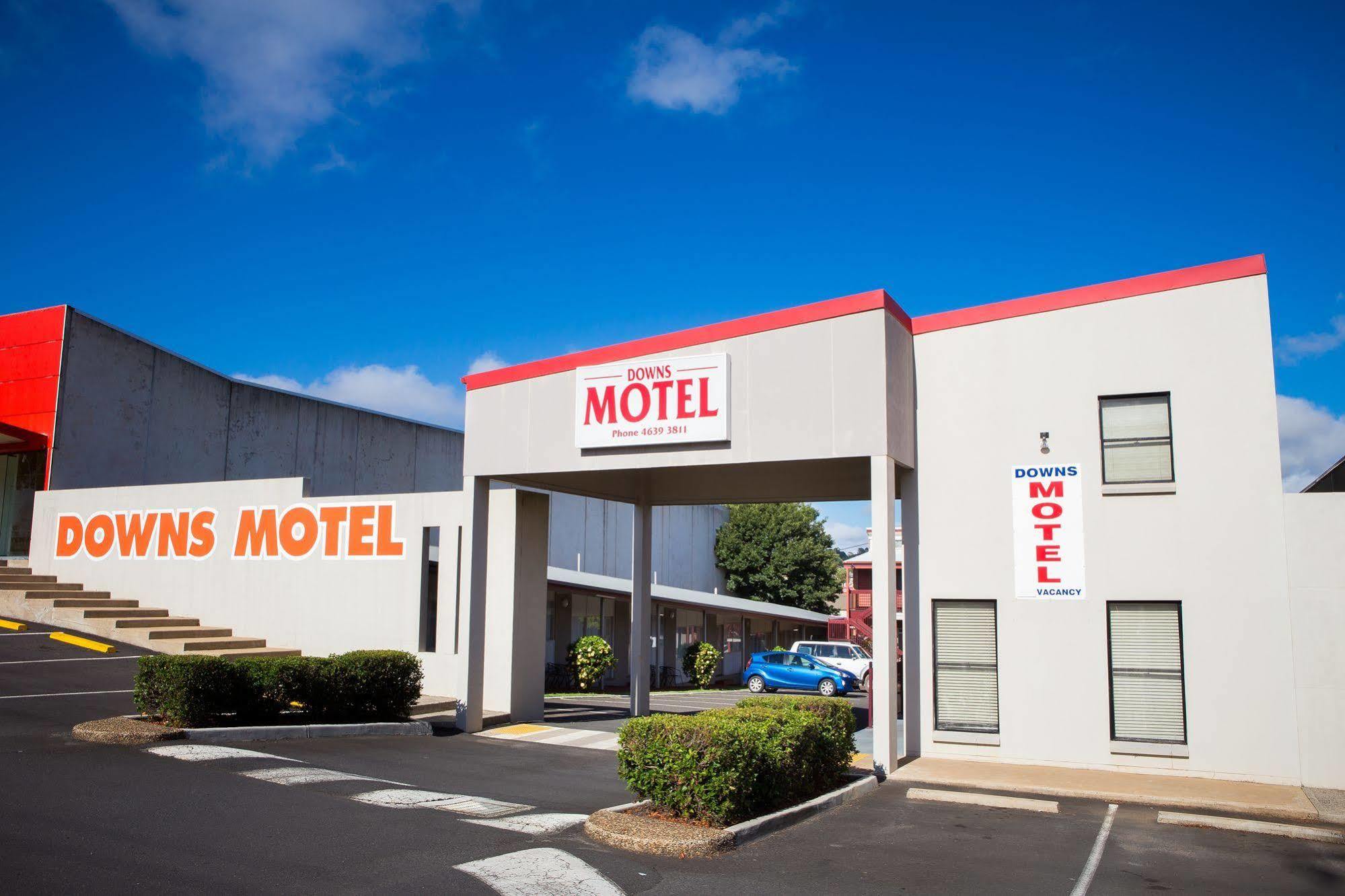 Motel Downs