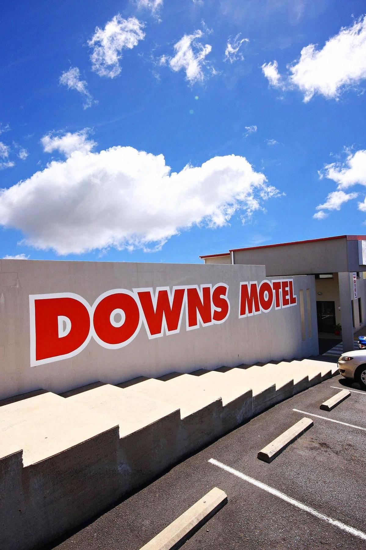 Downs Motel 3*