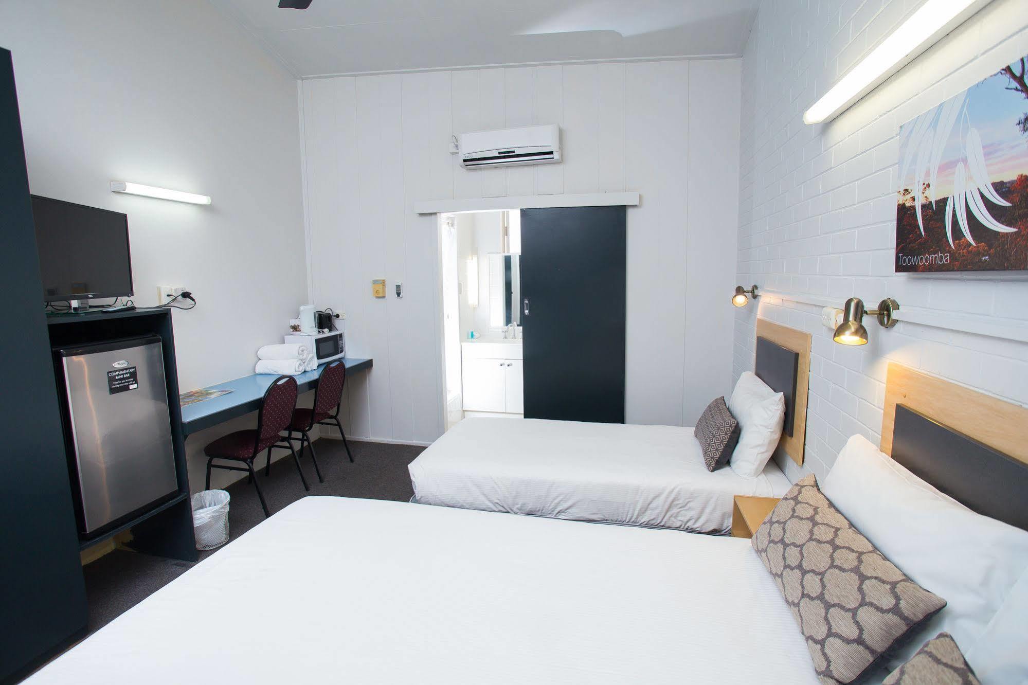 Motel Downs 3*