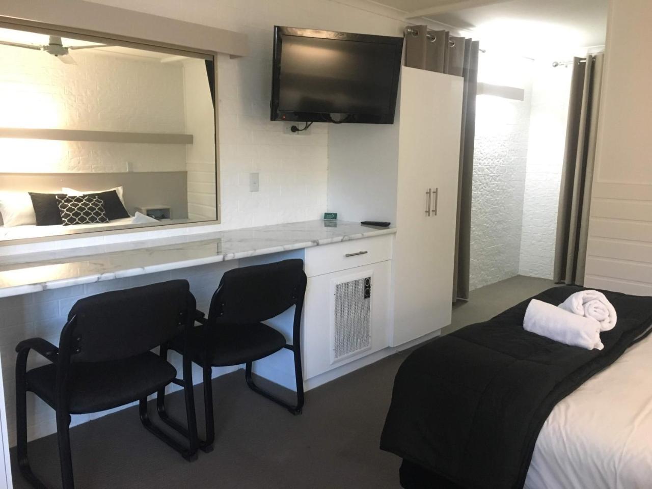 Jacaranda Place Motor Motel 3*
