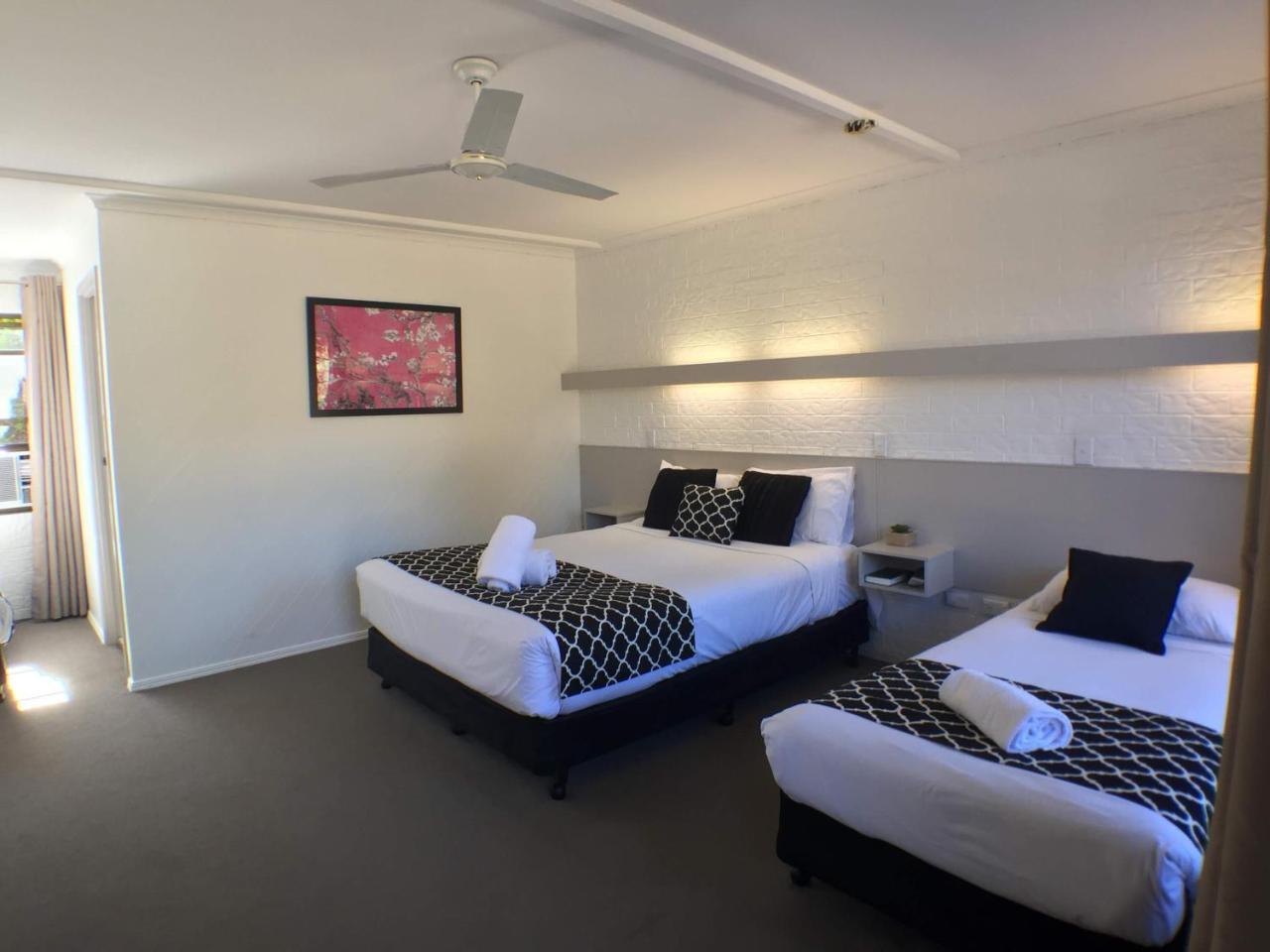 Jacaranda Place Motor