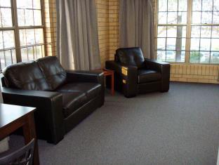 Raceview Motor Motel 3*