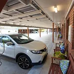 Ruthven Street Motor Inn