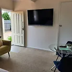 Tourist Road - Studio Unit - East Toowoomba