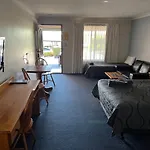 Asters On James Motor Inn