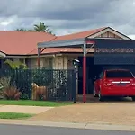 Red Cottage - Large Mostly Self-Contained Studio Room