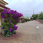 Country Gardens Motor Inn