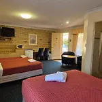 Cotswold Motor Inn