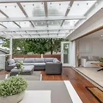 Exquisite, Stunning & Central! Cdb Fringe Cottage!