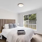 Contemporary Chic On Cbd Fringe!