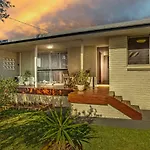 The Gathering Ground - Spacious Entertainer In Toowoomba City