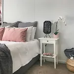 The Gathering Ground - Spacious Entertainer In Toowoomba City