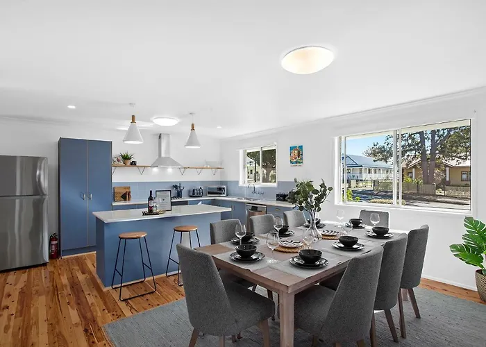 The Gathering Ground - Spacious Entertainer In Toowoomba City