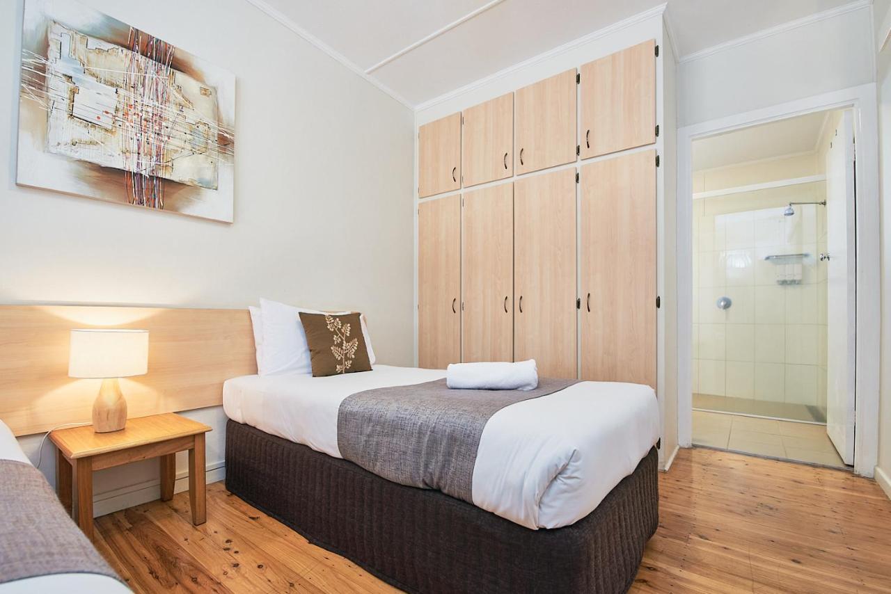 Ruthven Street Motor Motel 3*