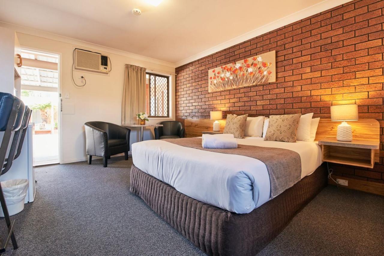 Ruthven Street Motor Motel 3*