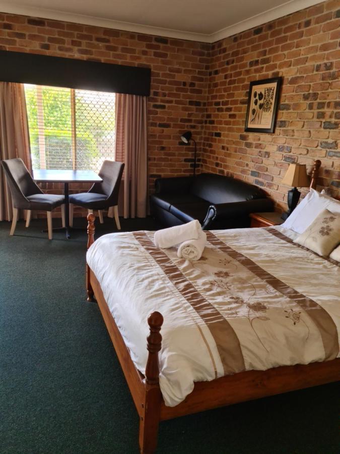 Country Gardens Motor 4*