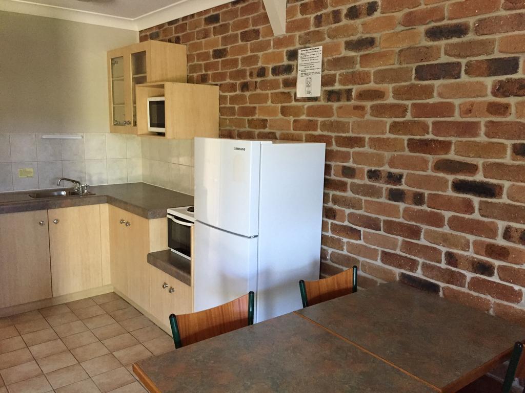 Country Gardens Motor Motel 4*