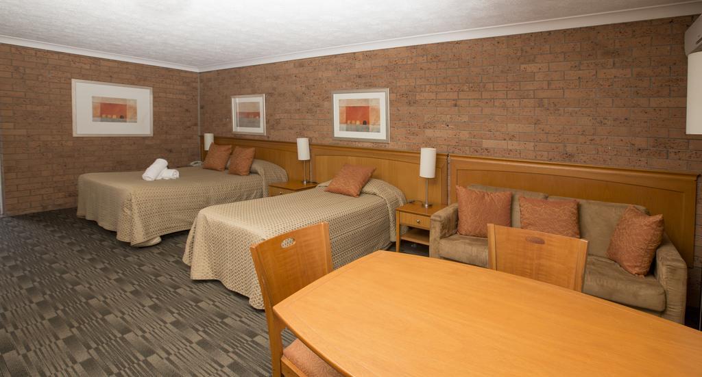 Motel Street Motor 4*